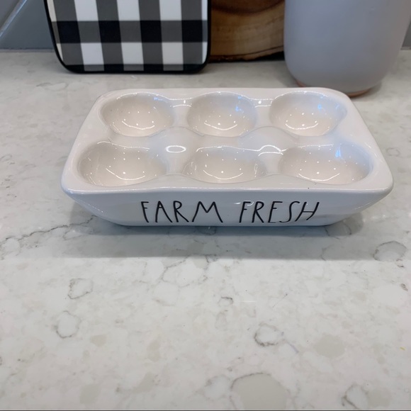 Rae Dunn FARM FRESH Ceramic Egg Crate - Picture 3 of 5